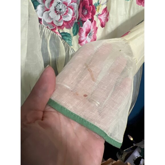 Vintage Floral Apron With Sheer Layer & Ruffled Hem - Picture 4 of 9